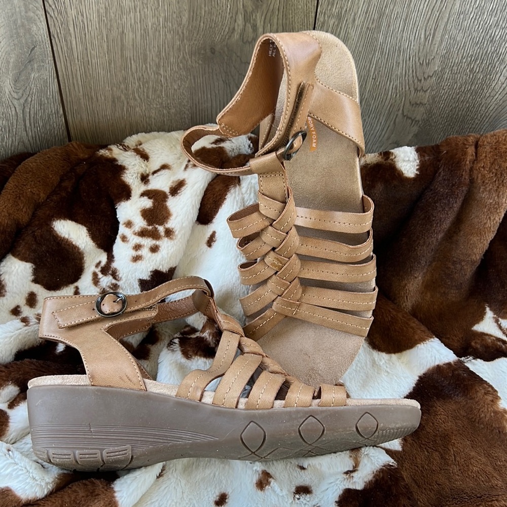 Yuu candles women’s 10 M with memory foam